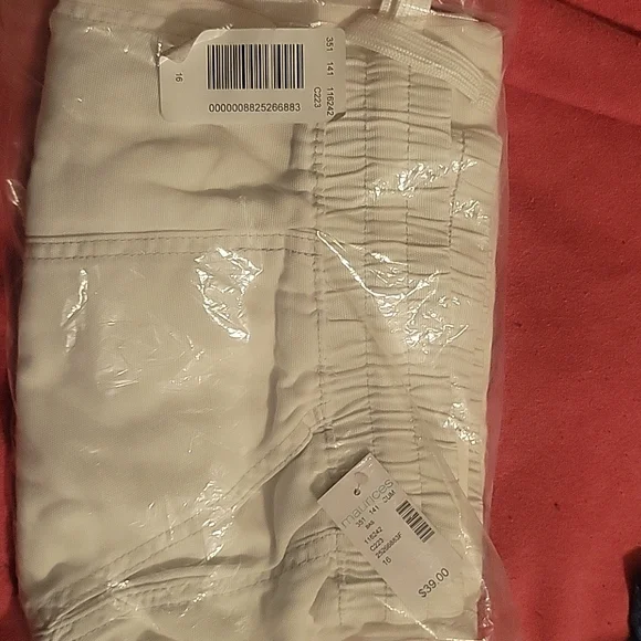 4 pairs of maurices pants. - Picture 9 of 10